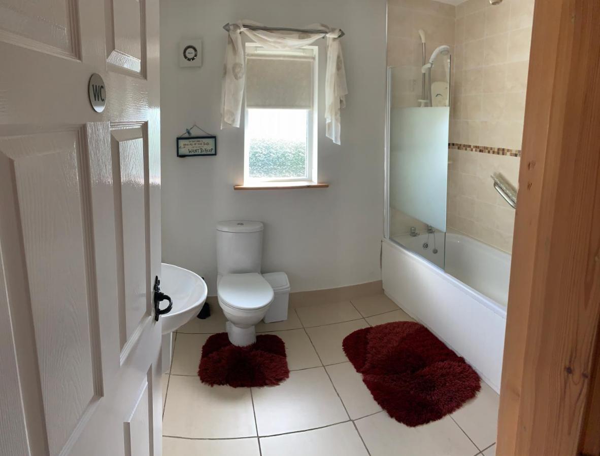 Causeway Coast Country Cottage, Pet-Friendly บัลลีคาสเซิล ภายนอก รูปภาพ