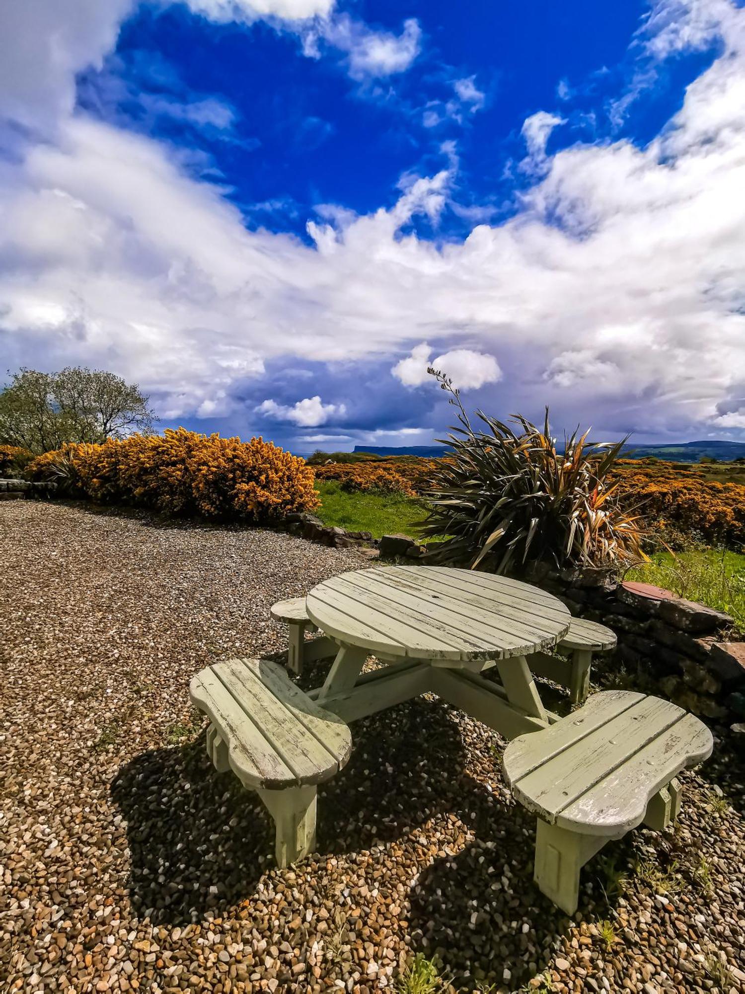 Causeway Coast Country Cottage, Pet-Friendly บัลลีคาสเซิล ภายนอก รูปภาพ